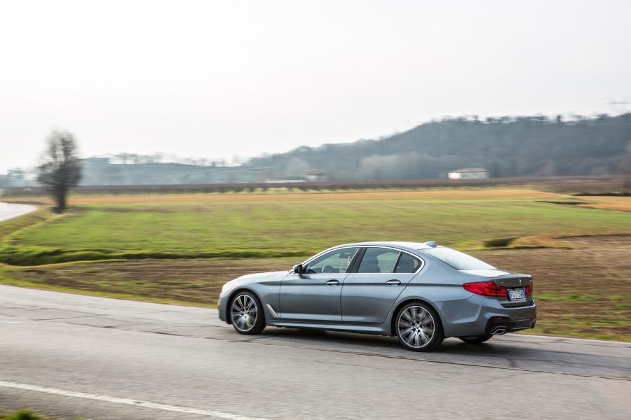  BMW 530d xDrive Sedan M Sport 2017 года  (WW) (фото 11 из 41)